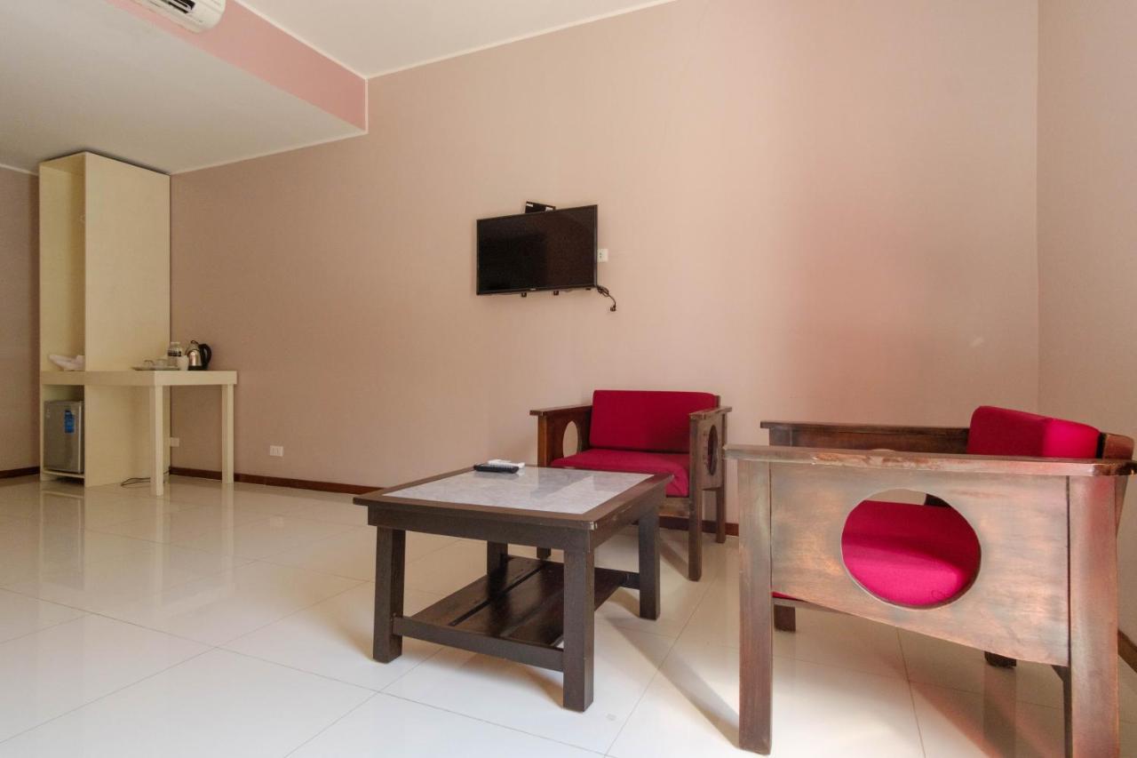 Reddoorz Plus @ West Nautical Road Puerto Galera Exterior photo